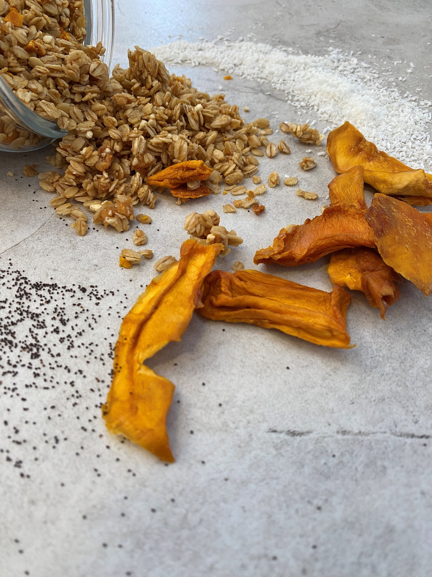 Amelie Mango Granola